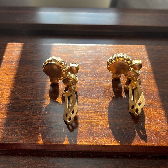 Vintage Green and Gold Clip on Earrings - Picture 4 of 5